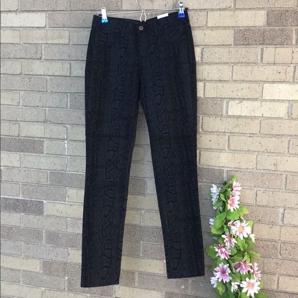 Woman’s Seven 7 Skinny Jeans